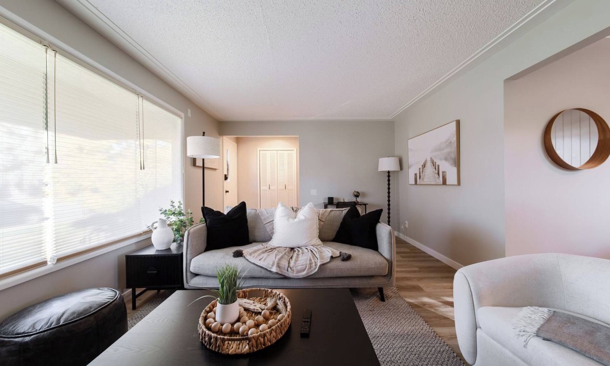 Northeast Edmonton House | Bright and Cozy/ 3BR Main Floor/Close to Downtown.
