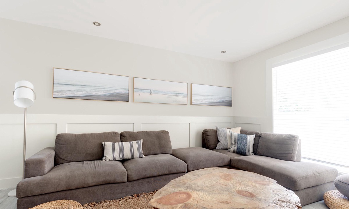 Central Okanagan House | BRIGHT BEACHY + EXPANSIVE WITH AMAZING AMENITIES