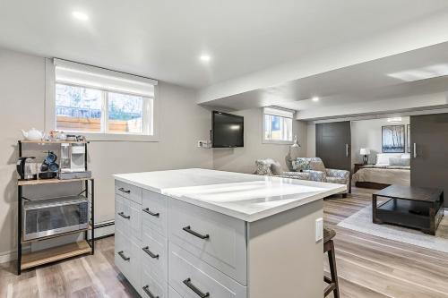 Haysboro Bed & Breakfast | Bright & Cozy Central Retreat