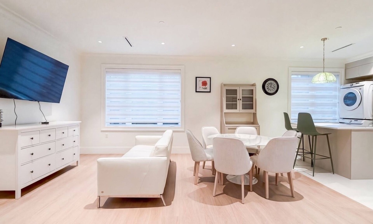 West Side House | Bright new 5BR Kerrisdale Entire House in Prestigious Vancouver West