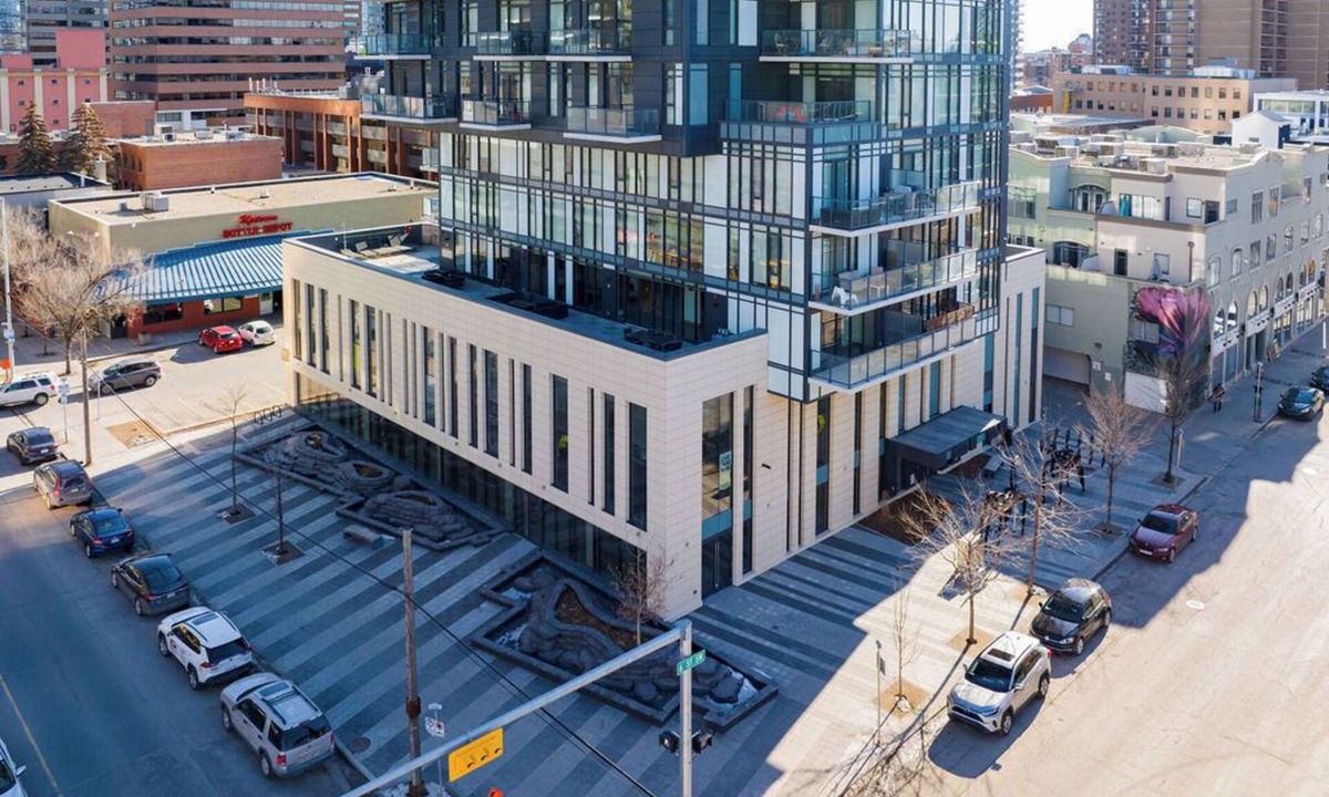 Connaught Condo | Bright & Stylish Beltline Condo – Walk Everywhere! Bright, comfortable 2-bedroom