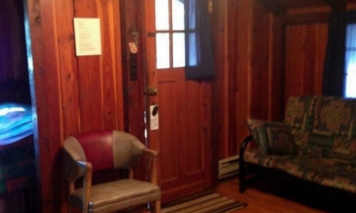 East Kootenay Cabin | Bungalow #5 with outdoor hot tub
