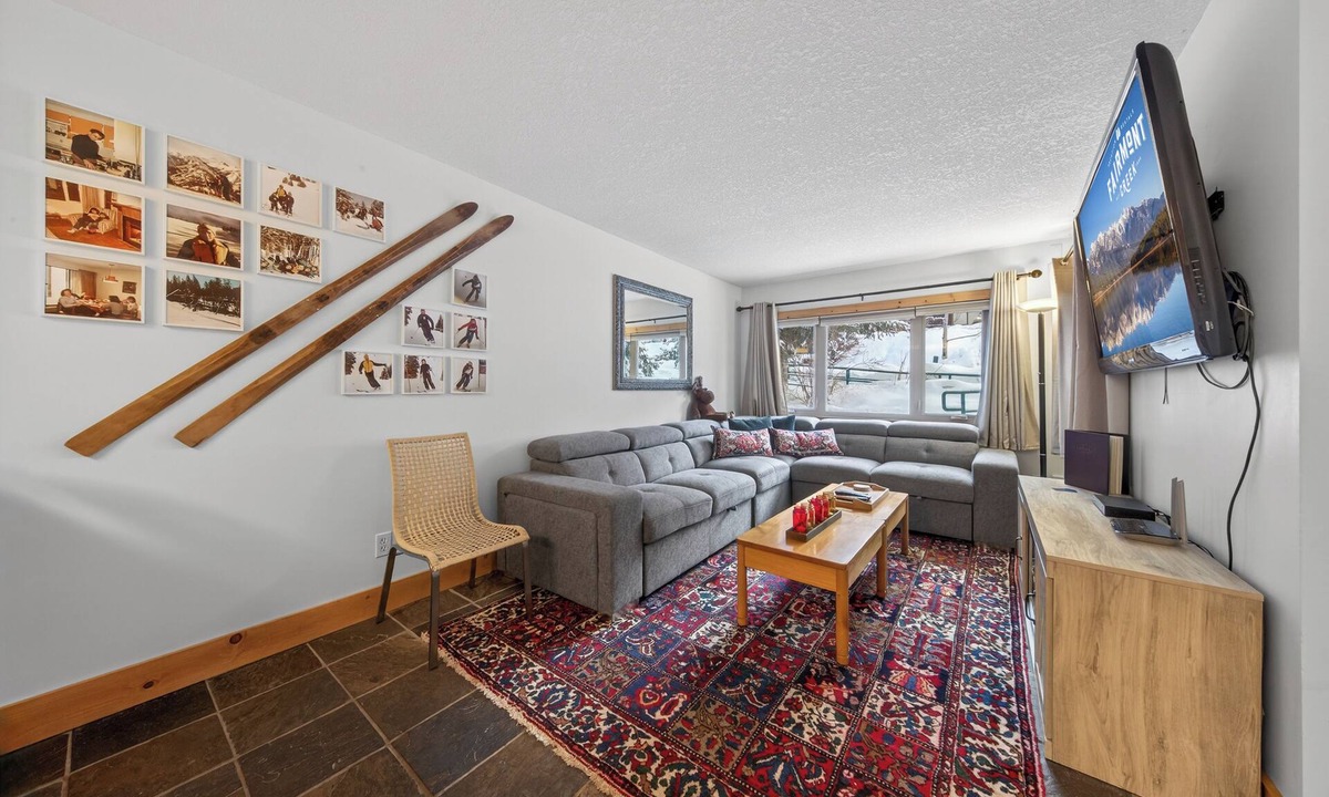 East Kootenay House | Nestle Inn Hideaway - Toby Creek Lodge Unit 213