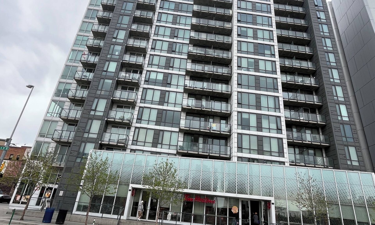 East Village Condo | Calgary downtown modern condo 2 bed 2bath next to library, no smoke no pet