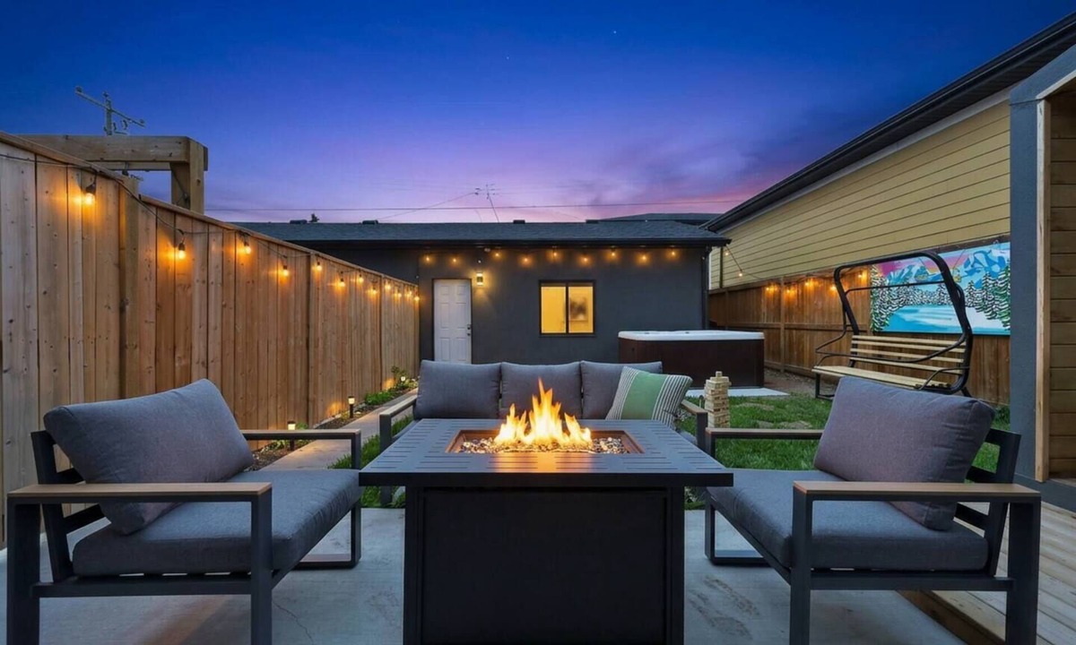 Northwest Calgary House | Calgary Urban Lodge: Hot Tub, Sauna, Game Room