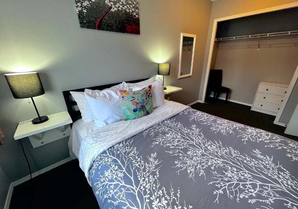 Canmore Apartment | Canadian Rockies Chalets by Trilink - 2 & 3 Bedroom Condos - Self Check-In - Walking Distance to Downtown - Free Parking - Pet-Friendly - No AC