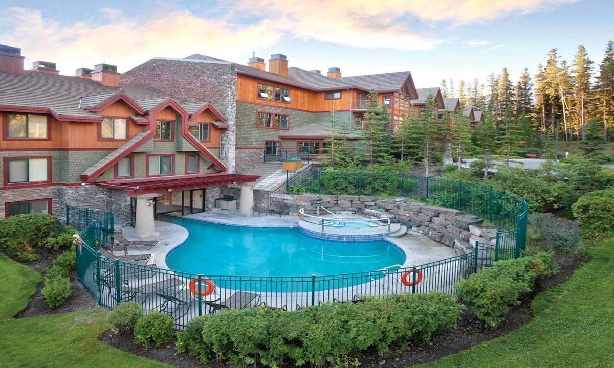 Canmore Resort | Canmore 1BR – Mountain Views, Hot Tub & Banff Access