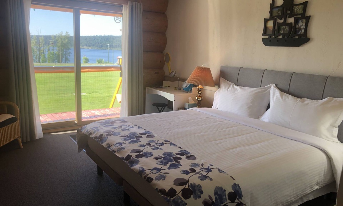 Lac La Hache Bed & Breakfast | Cariboo Log Guest House