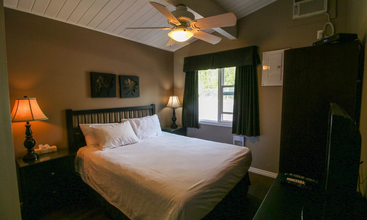 Lakeview Heights Villa | Casa Loma 412-2 Bedroom Villa -South beach