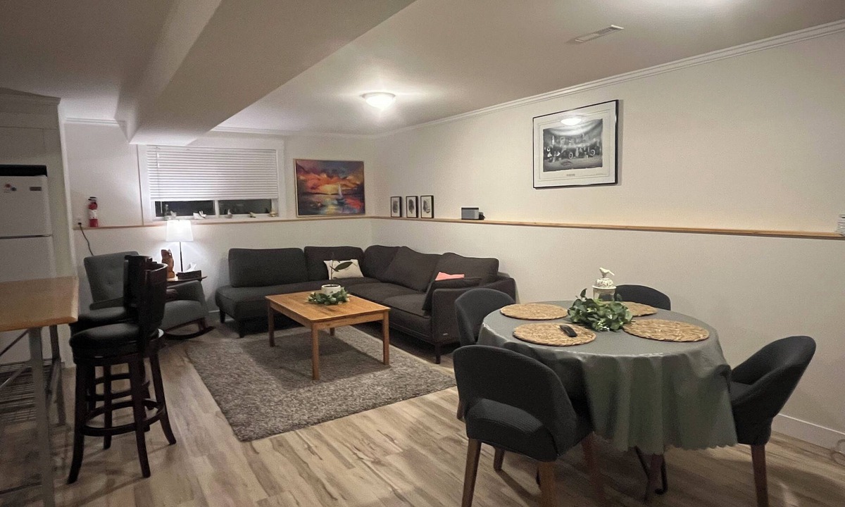 Nakusp House | Casa Michaud, full basement suite