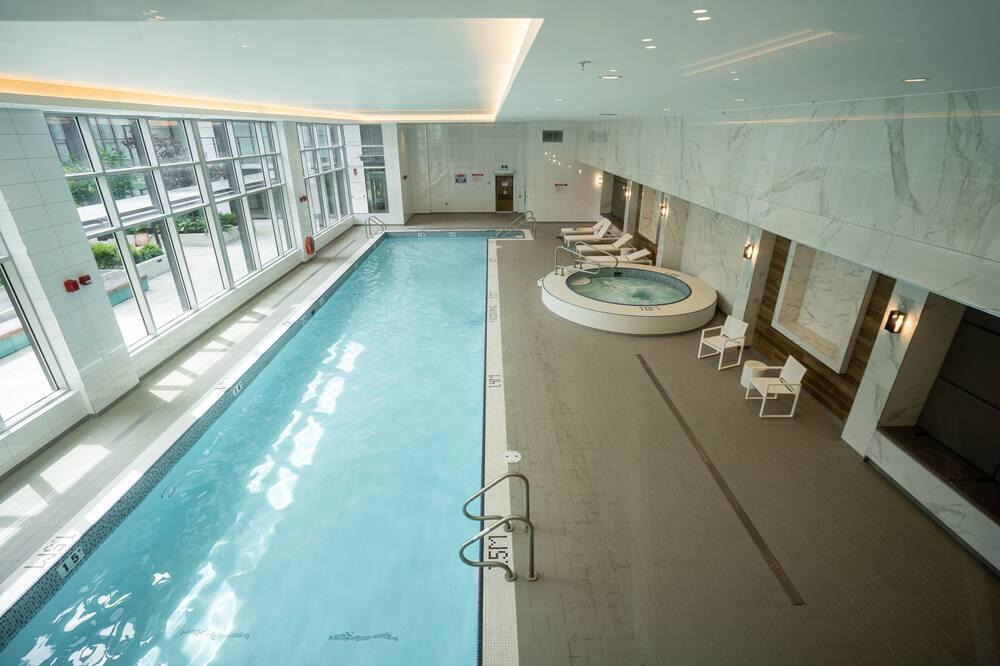 Richmond City Centre Apartment | Central by Airport Getaway / 1 Min Walk to Club Versanté (5 star Amenities)
