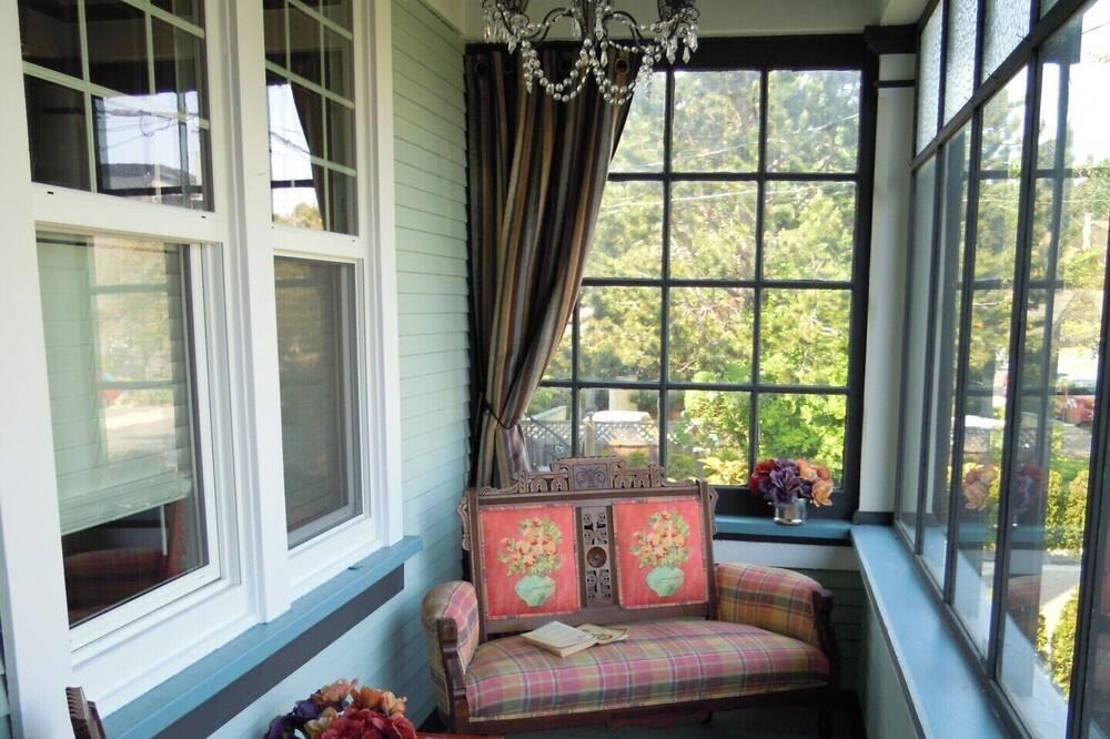 Fairfield House | Central Location-Country Charm. Walk Downtown, Harbour, Ocean, Museum via Park