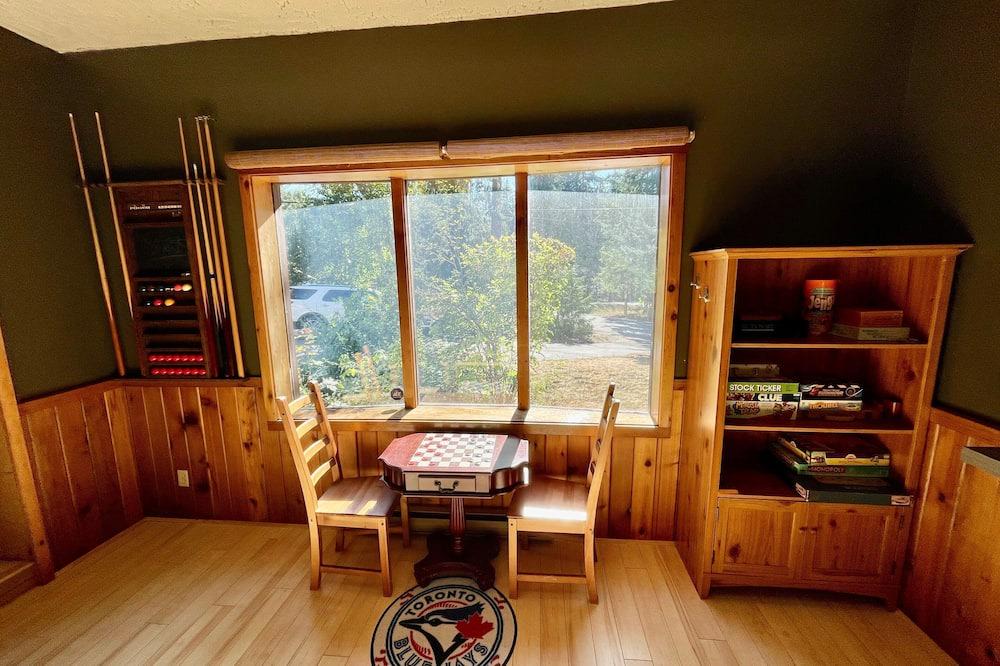 Swansea Point House | Character Home, Pool Table, 2 min walk to Beach, Hot Tub, Fenced Yard