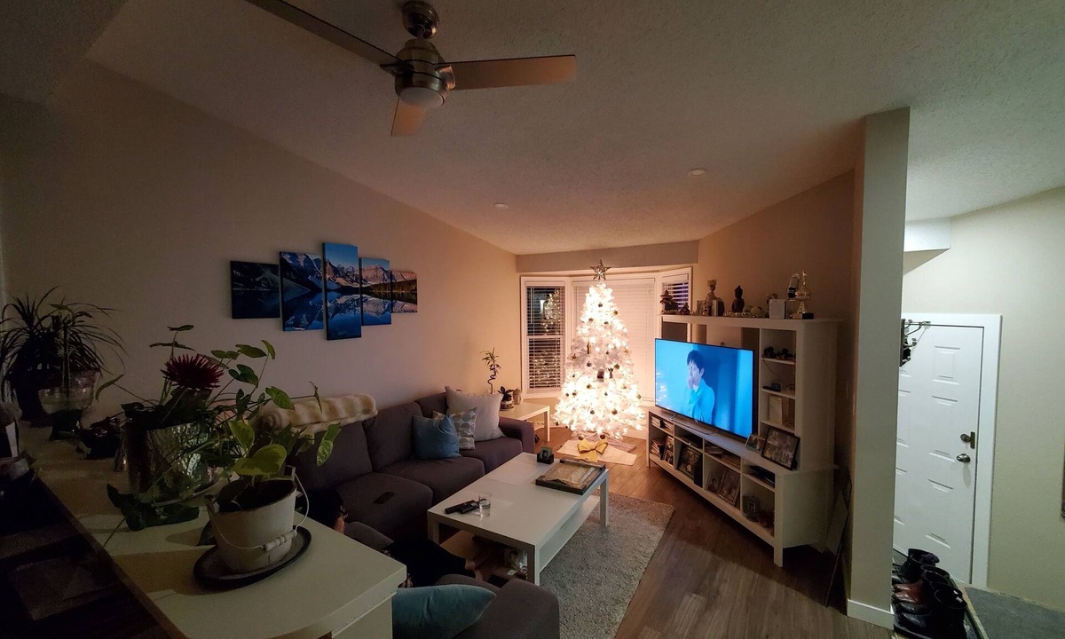 Northwest Calgary House | Charming 1-bedroom house with AC, fitness room in delightful Calgary