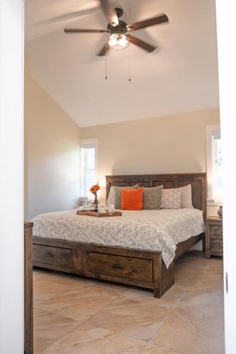 Central Okanagan Bed & Breakfast | CHATHAM HOUSE Kelowna Bed & Breakfast