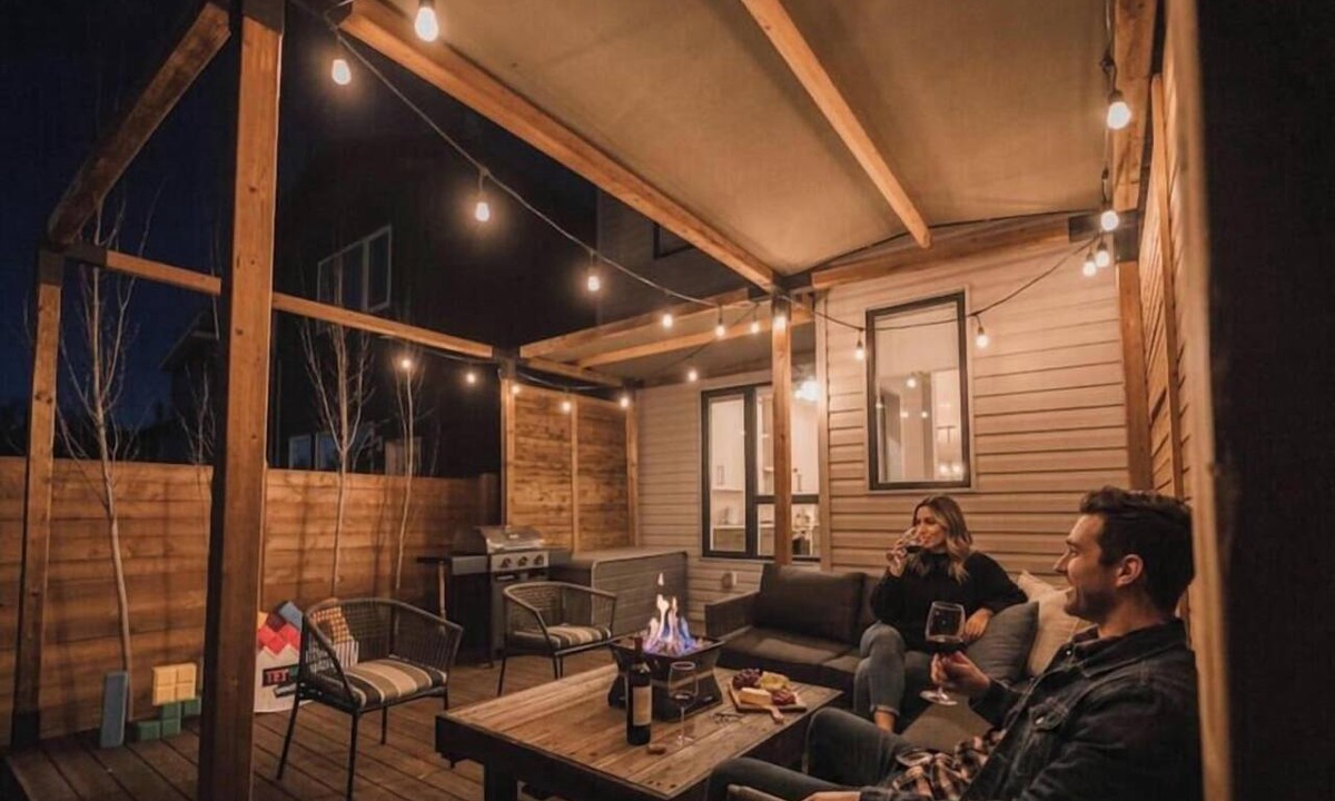 Jasper Place House | Chic Central 3BR: Martini Bar & Patio. Near DT/WEM