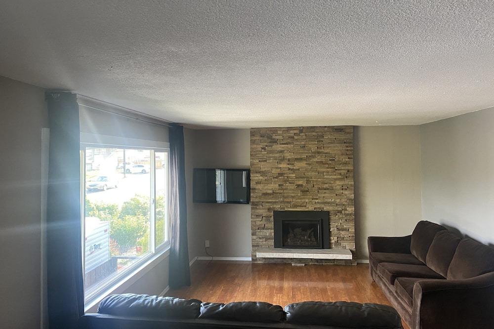 Kamloops House | Close to downtown