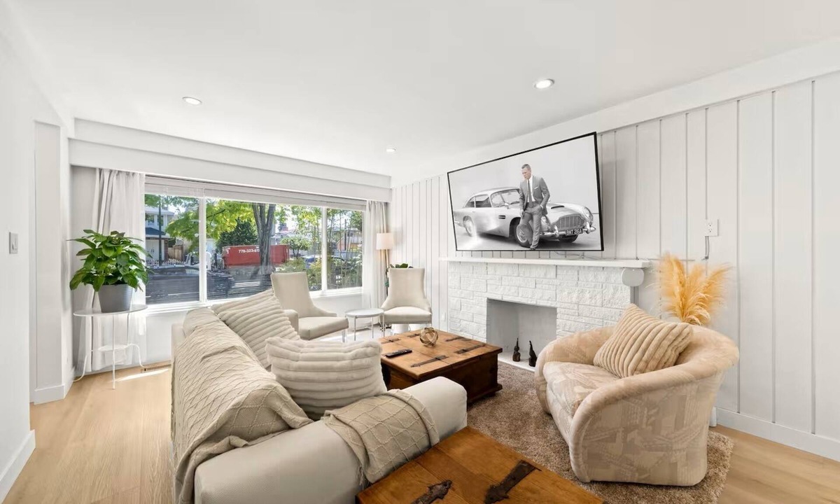 Knight House | Comfort & Privacy in Central Vancouver—Perfect for Families or Groups