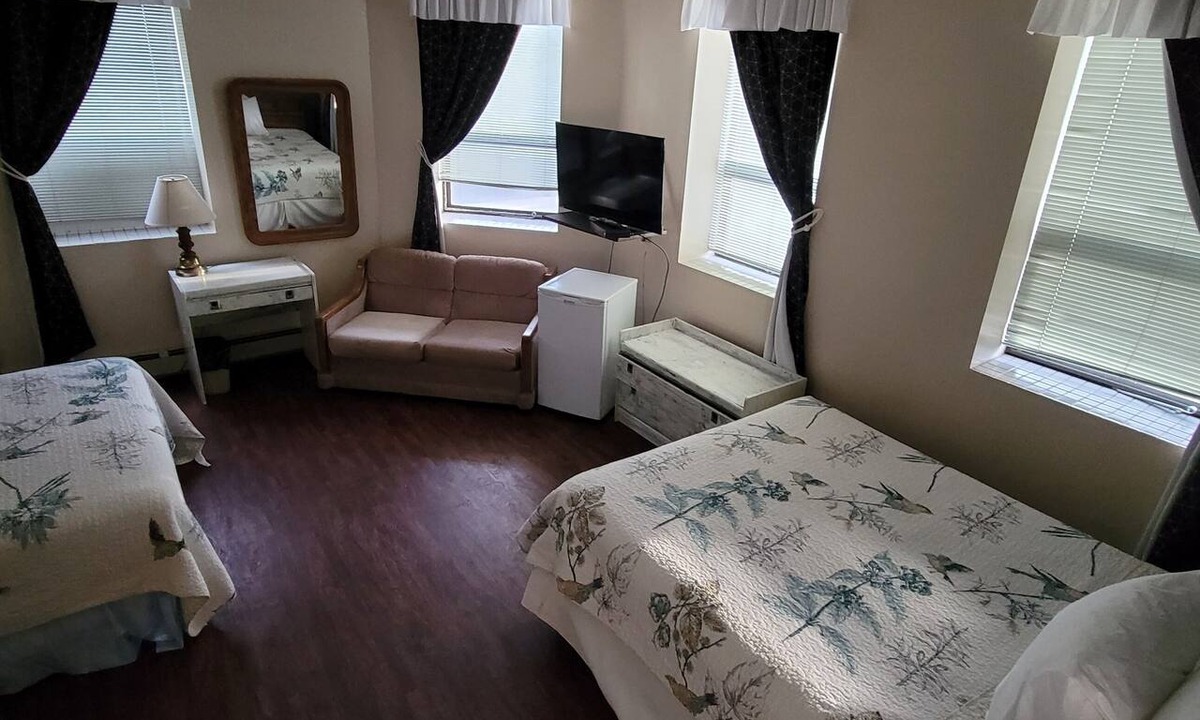 Blairmore Hotel | Cosmopolitan Hotel
