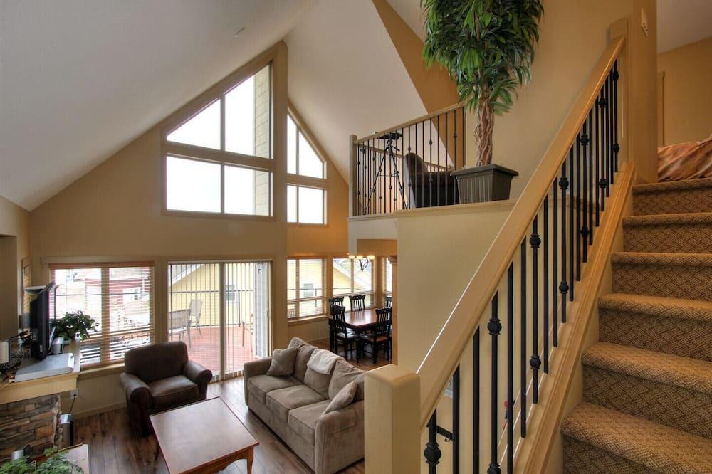 Central Okanagan House | Cottage at Lacasa Resort