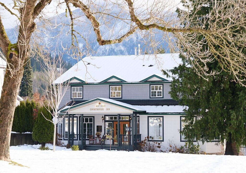 Revelstoke Bed & Breakfast | Courthouse Inn - Queen (3)