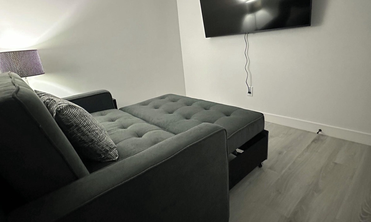 Southeast Edmonton House | Cozy 1BR suite | Ideal for Monthly Stays