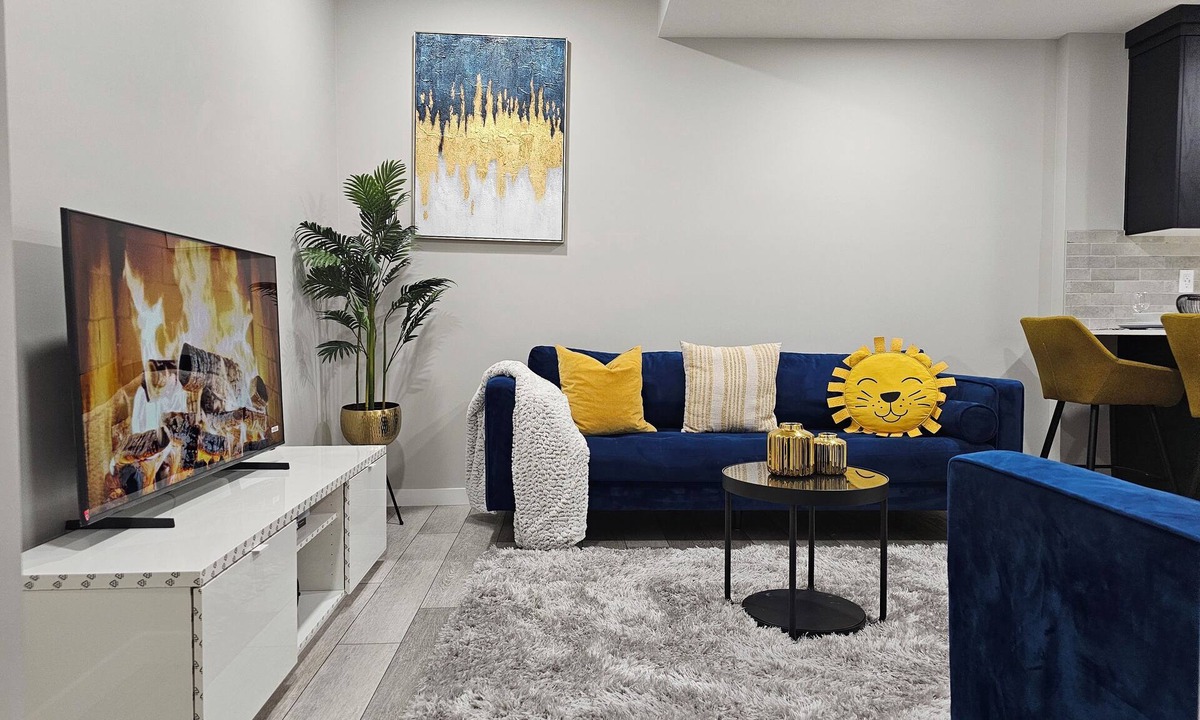 Southwest Calgary House | Cozy 2 Bedroom Basement Suite in SouthWest, Calgary - Fast Wifi + Free Parking.