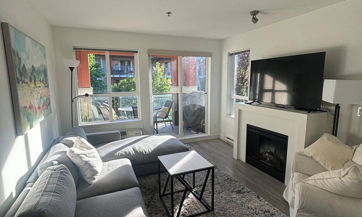 North End Apartment | Cozy and clean, spacious downtown apartment across from the beach.