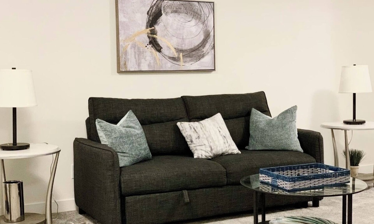 Calgary House | Cozy and Homey 1 Bedroom Basement Suite | 12 Mins to Airport