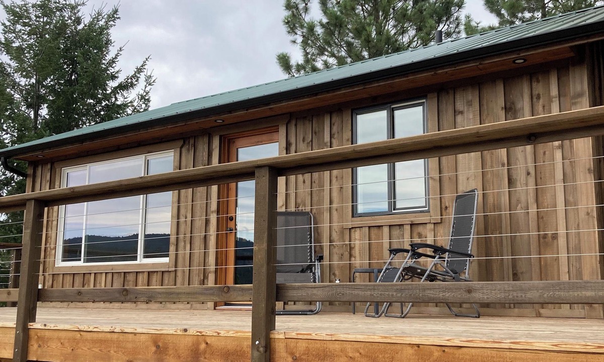 Merritt Cabin | Cozy cabin with WiFi and AC in charming Merritt