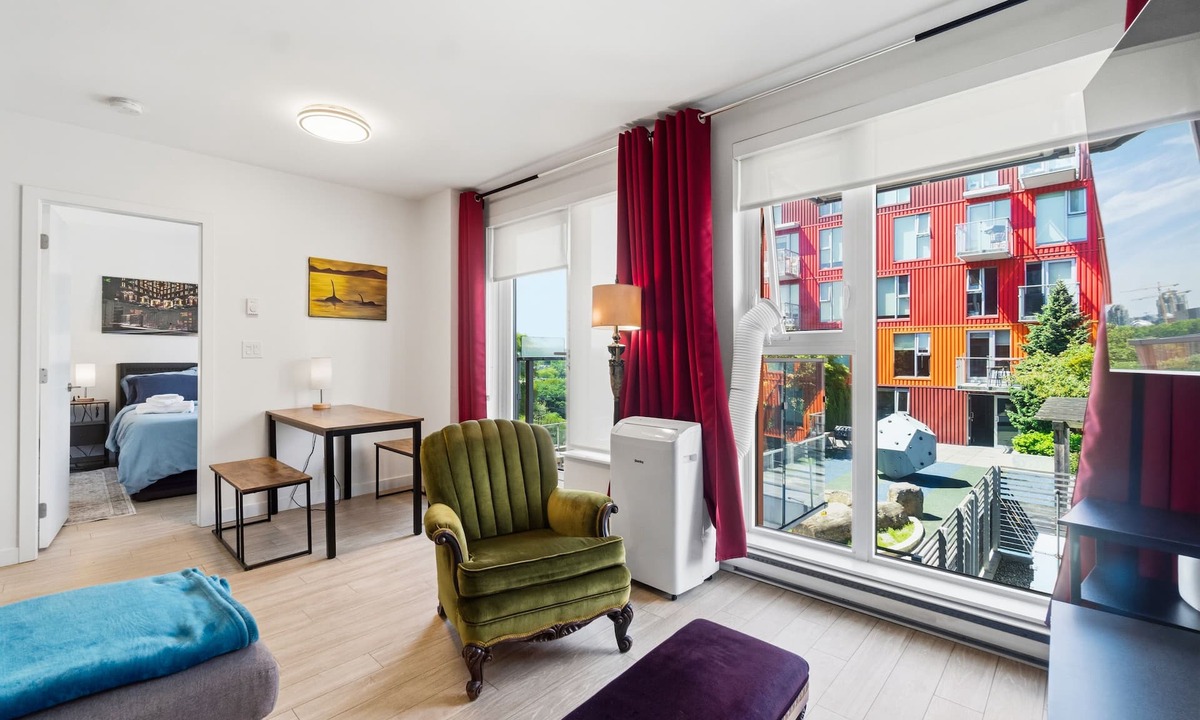 Downtown Eastside Condo | Cozy condo with excellent views, 5 mins to arena