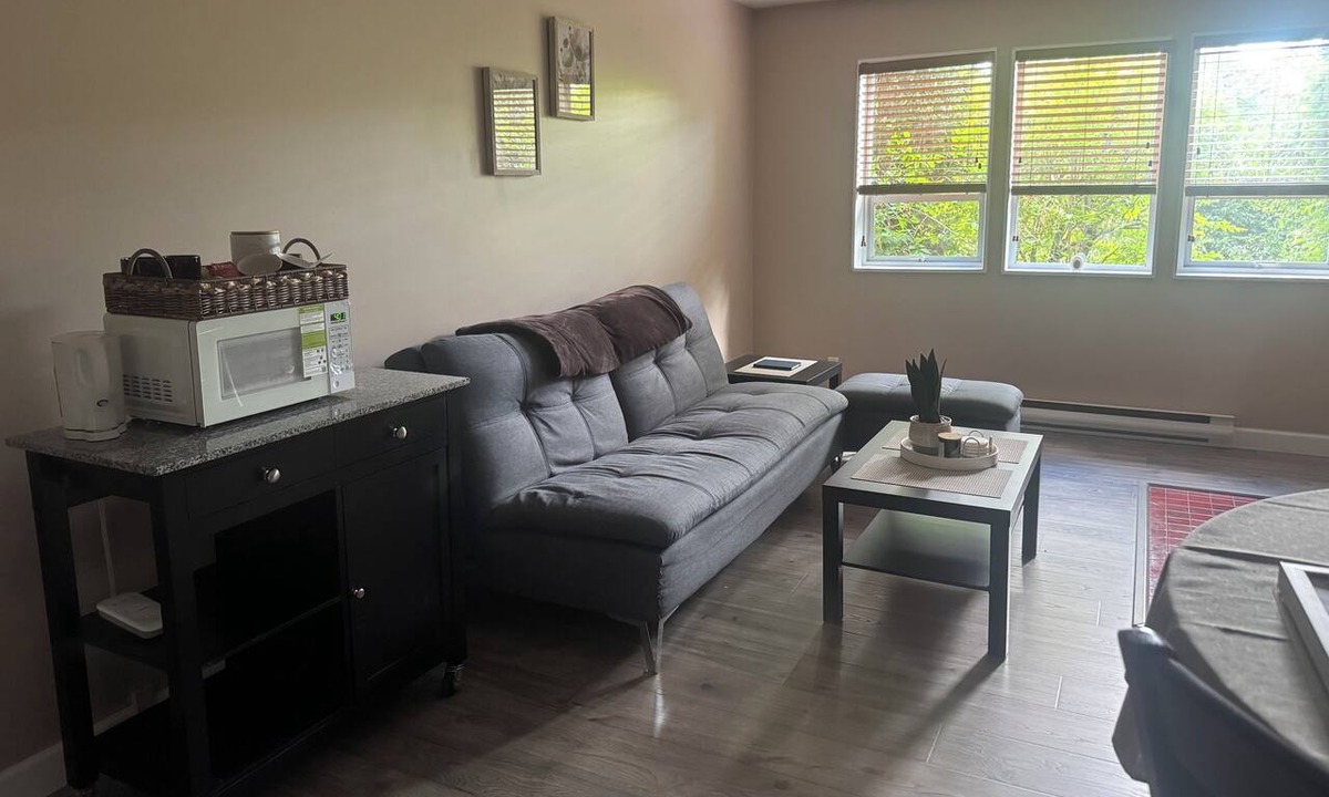 Regional District of Nanaimo House | Cozy guest suite, located centrally.