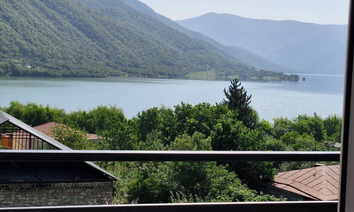 Ananuri House | cozy house with stunning views of the Aragvi Valley