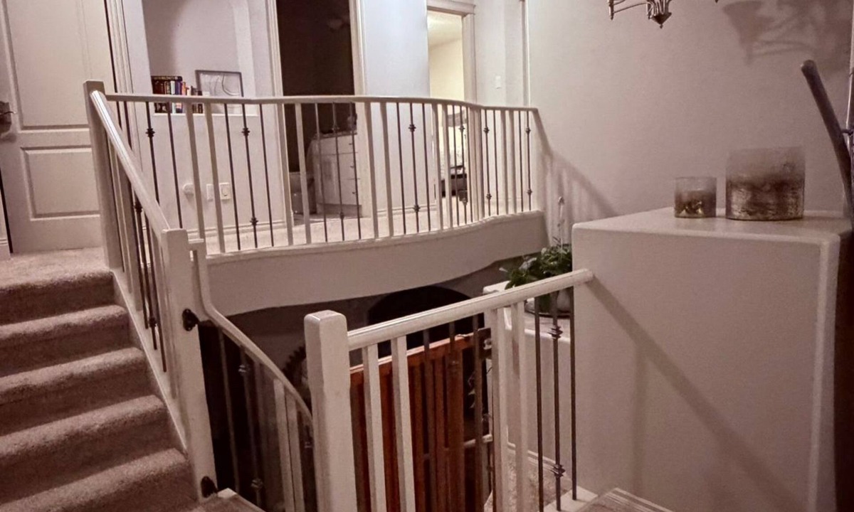 West Edmonton House | Cozy, Immaculate family home in an upmarket safe neighborhood. 10mins from WEM