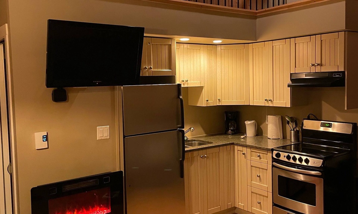 Lac Le Jeune Cabin | Cozy log cabin retreat with modern amenities
