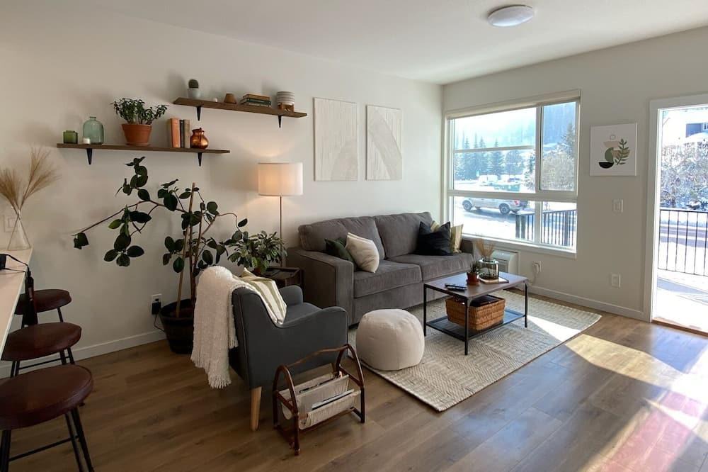 Kamloops Apartment | Cozy Modern Apartment - Near City Centre