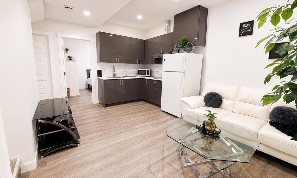Chestermere Apartment | Cozy & Modern Basement Suite-Minutes away from Chestermere Lake!