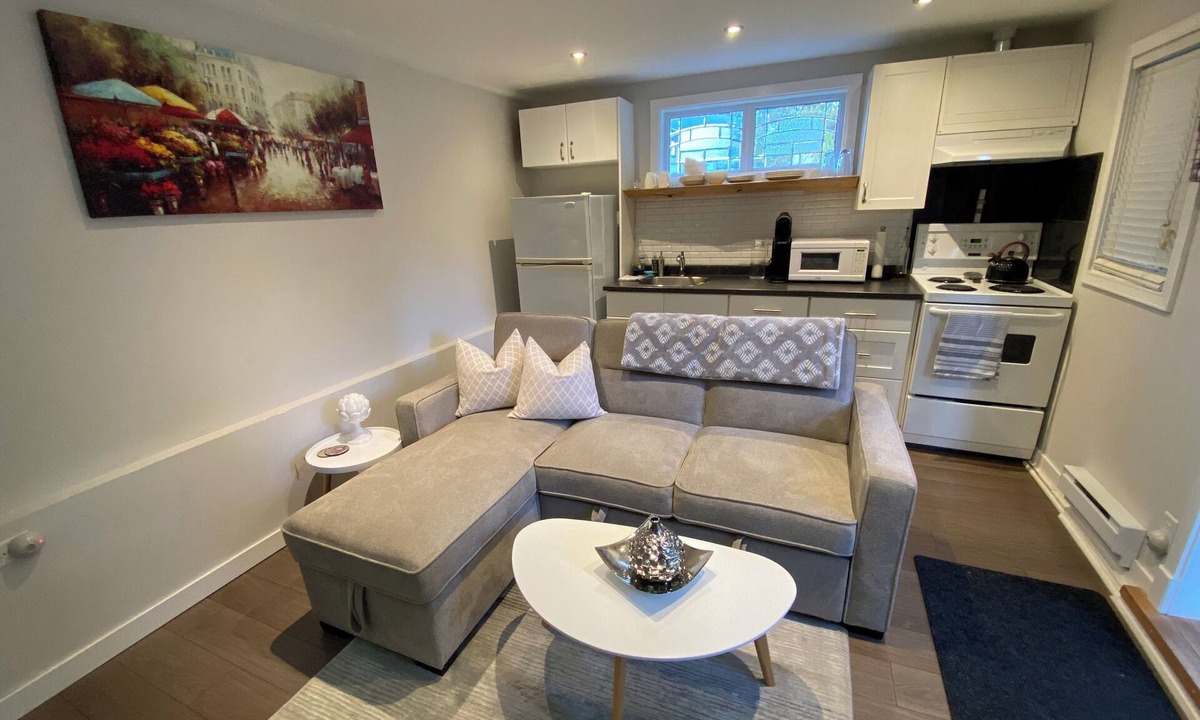 Lake Cowichan House | Cozy one Bedroom Loft with Private fenced Yard/5 mins from Lake!