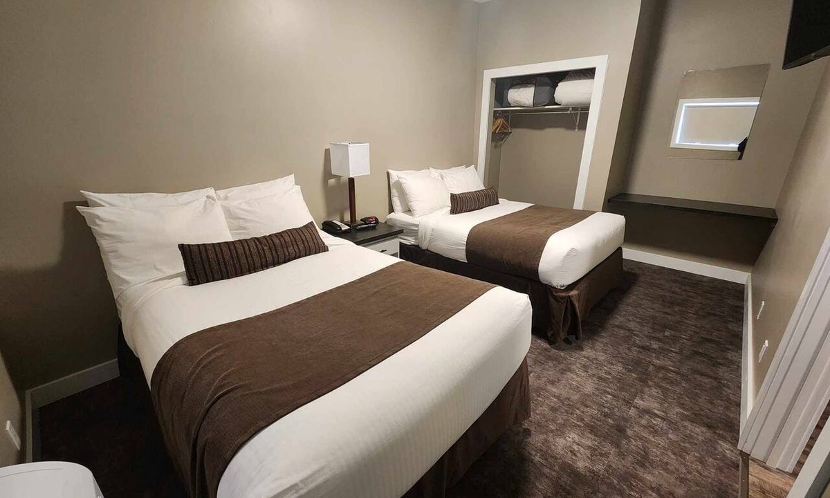 Creston Hotel | Creston Hotel