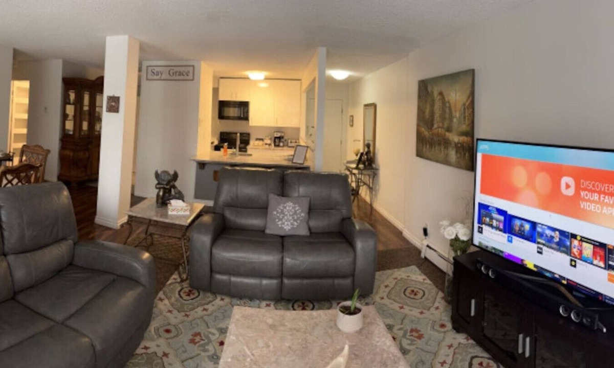 North Central Edmonton Condo | Curved TV | Gym | Parking | Pets | Recliners