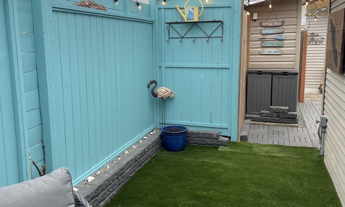 Regional District of Nanaimo Cottage | Cute Cozy Cottage by the Sea in sunny Parksville