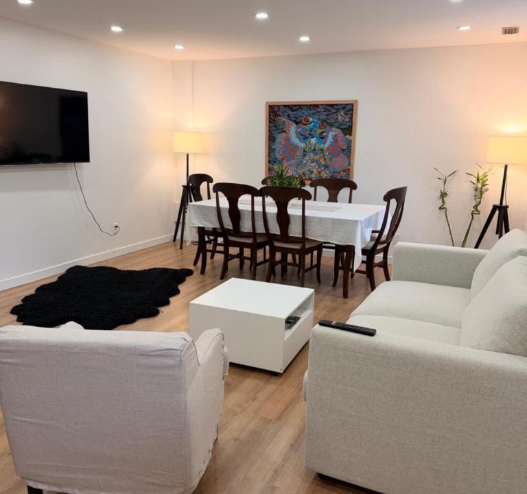 Dollarton House | Deep Cove holiday