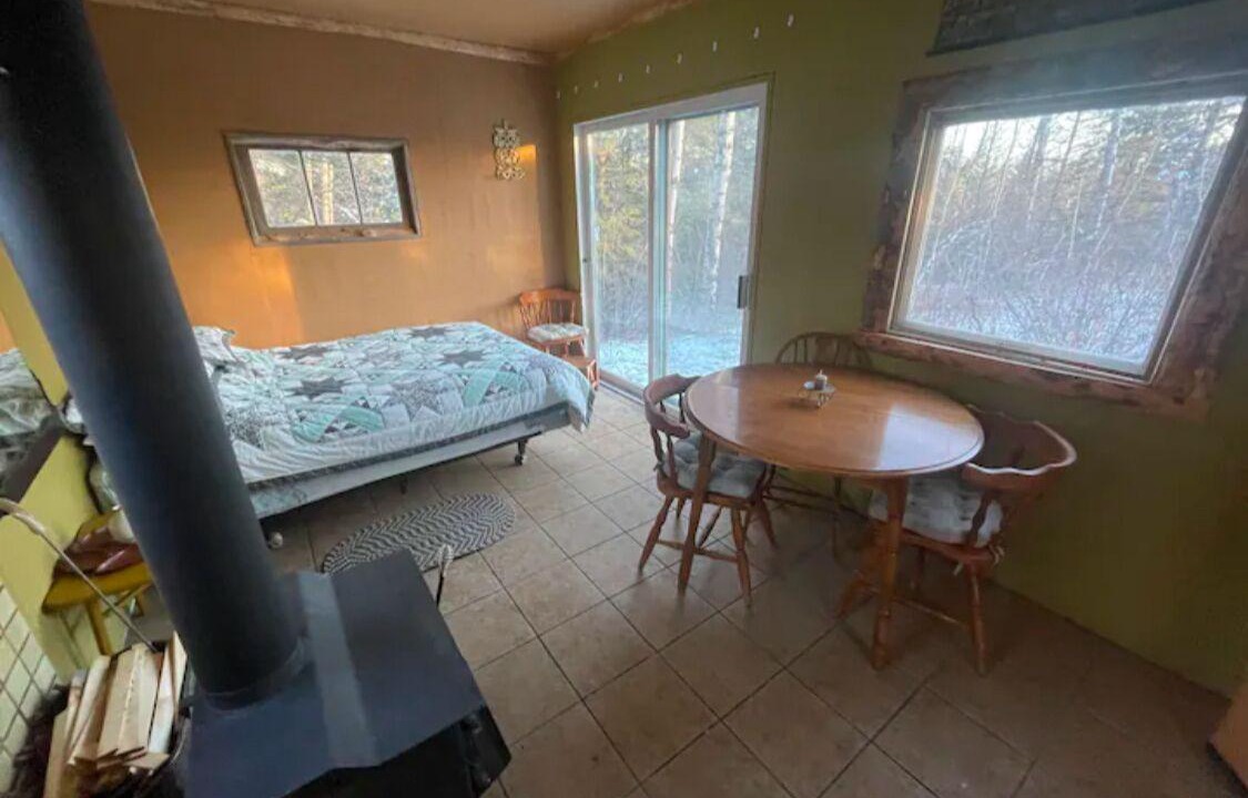 Kamloops Cabin | Delightful studio cabin near Pinantan Lake on 80 acres of land.