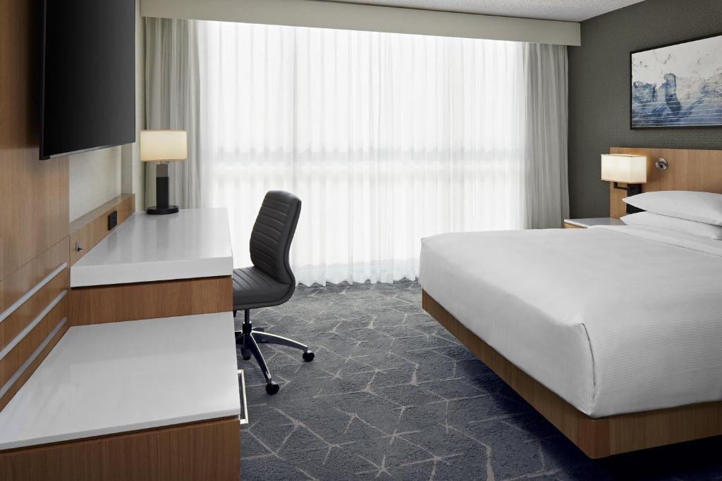 Calgary Hotel | Delta Hotels Calgary Airport In-Terminal