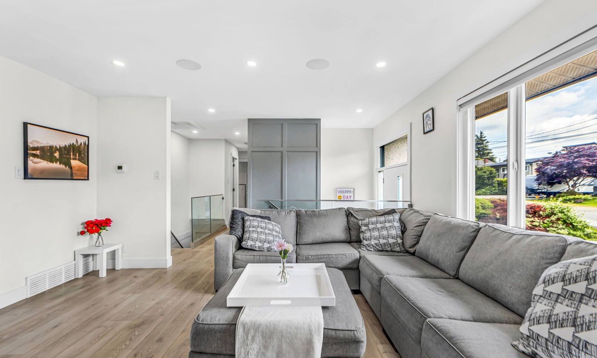 Delta House | Delta Modern 5 BR Home · Minutes to Vancouver & YVR