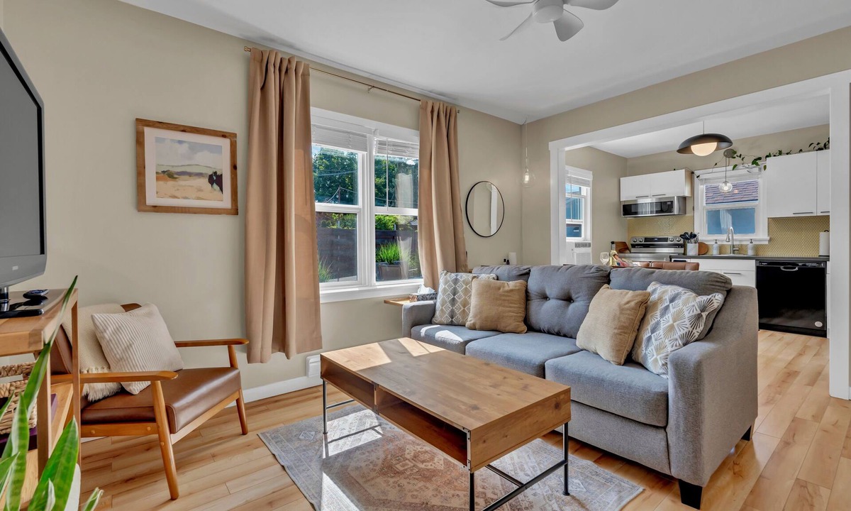 Okanagan-Similkameen Apartment | Desert Shores: 104 (Dog Friendly) Minutes to Lake