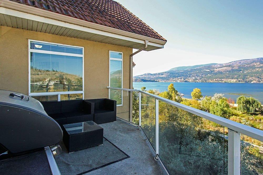 North End Resort | Discovery Bay 608 Stunning Townhouse With Lakeview! Downtown Kelowna