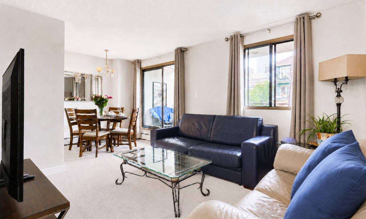 Beltline Condo | Downtown Condo Near Stampede and BMO with Parking
