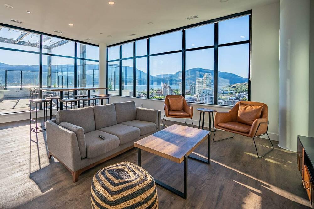 Downtown Kelowna Condo | Downtown Lake-view 1 bedroom Condo in Kelowna