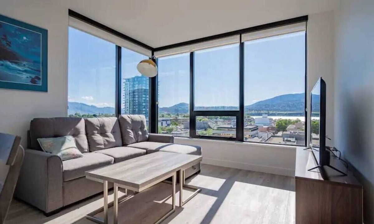 Downtown Kelowna Apartment | Downtown Lake-view 2 bedroom condo in Kelowna!